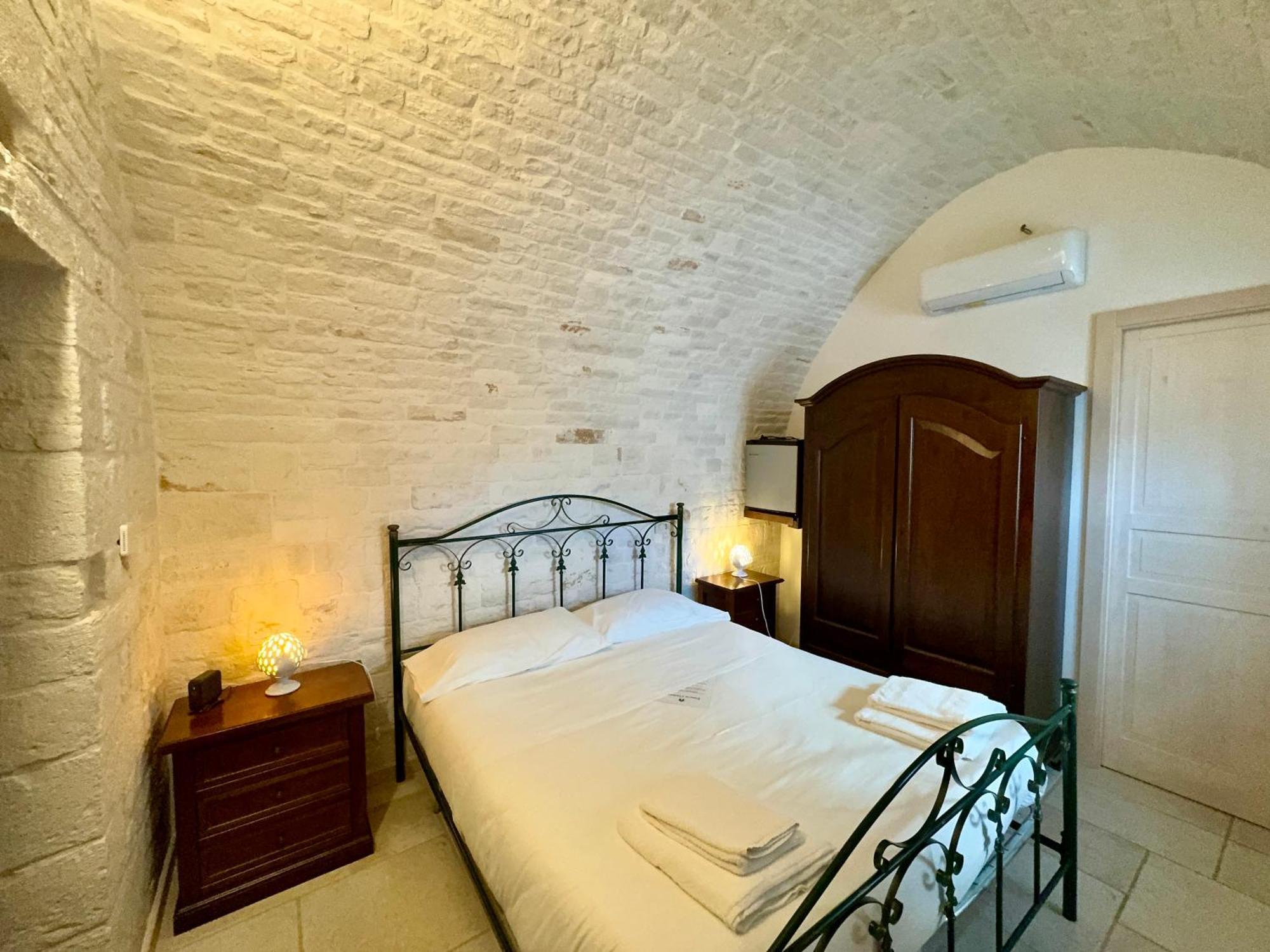 Trulli Contento - Rooms & Apartments Алберобело Екстериор снимка