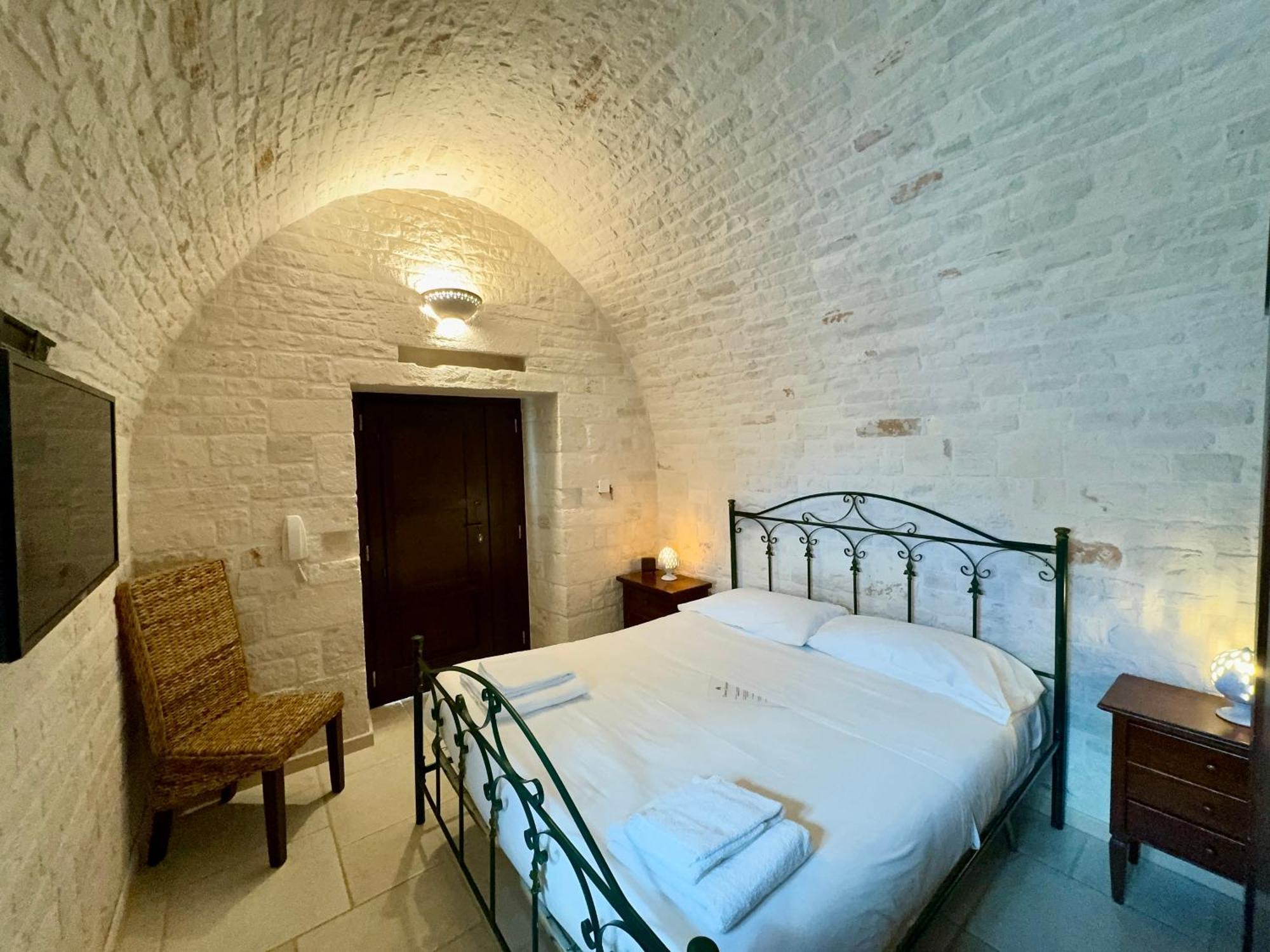 Trulli Contento - Rooms & Apartments Алберобело Екстериор снимка